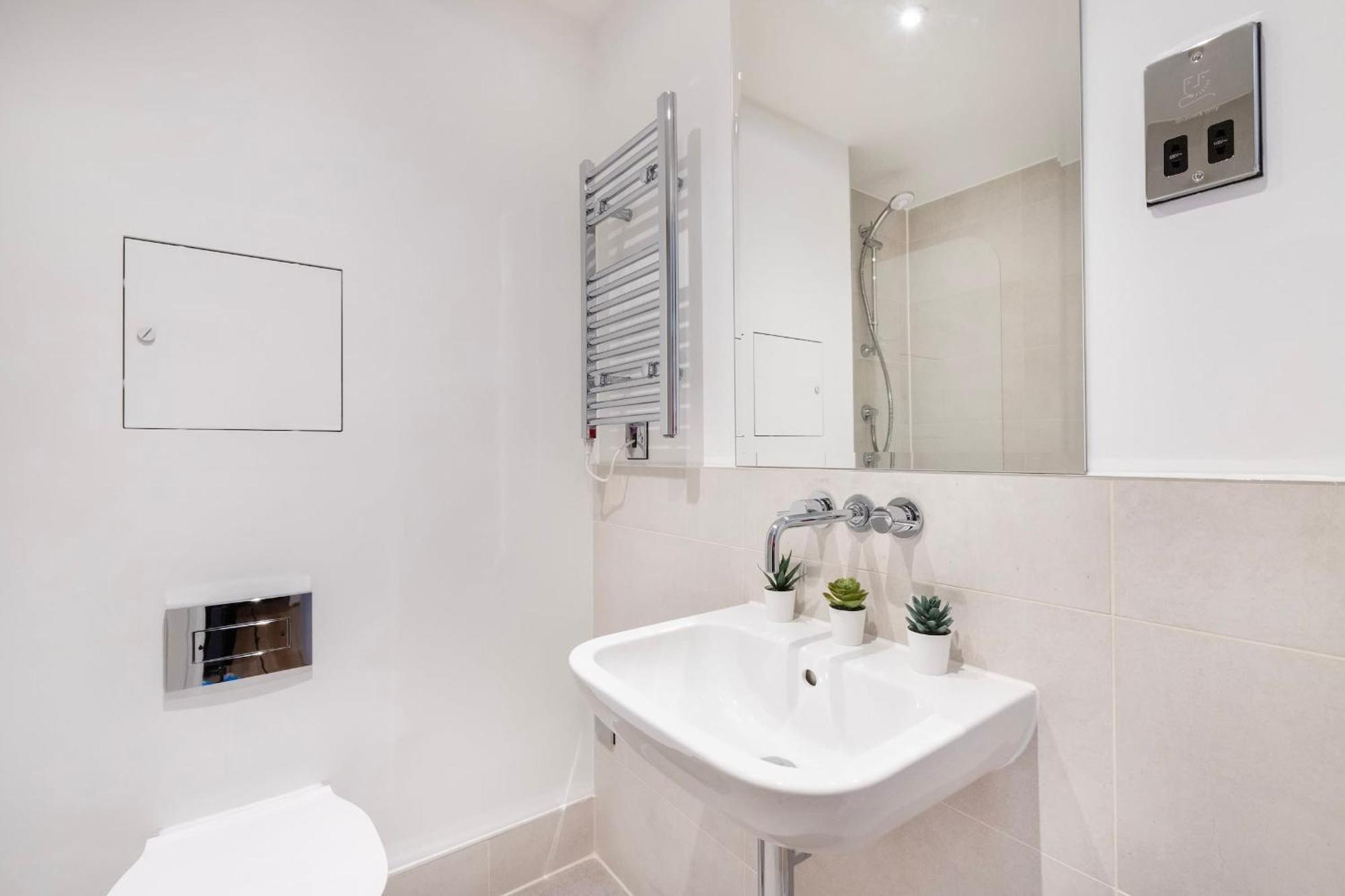 Fitzrovia & Soho - 2Br With Balcony - Cityapartmentstay Londyn Zewnętrze zdjęcie