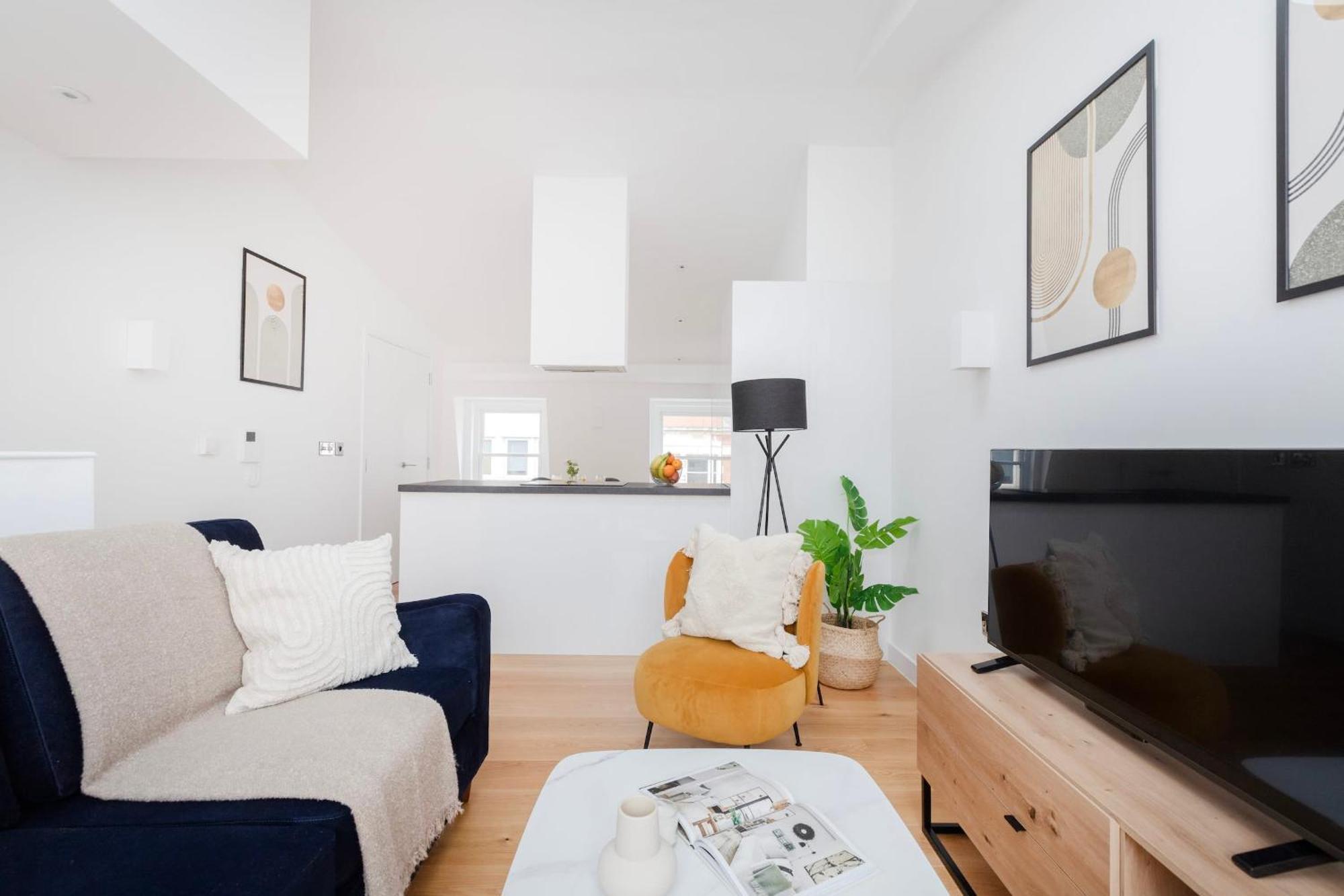 Fitzrovia & Soho - 2Br With Balcony - Cityapartmentstay Londyn Zewnętrze zdjęcie