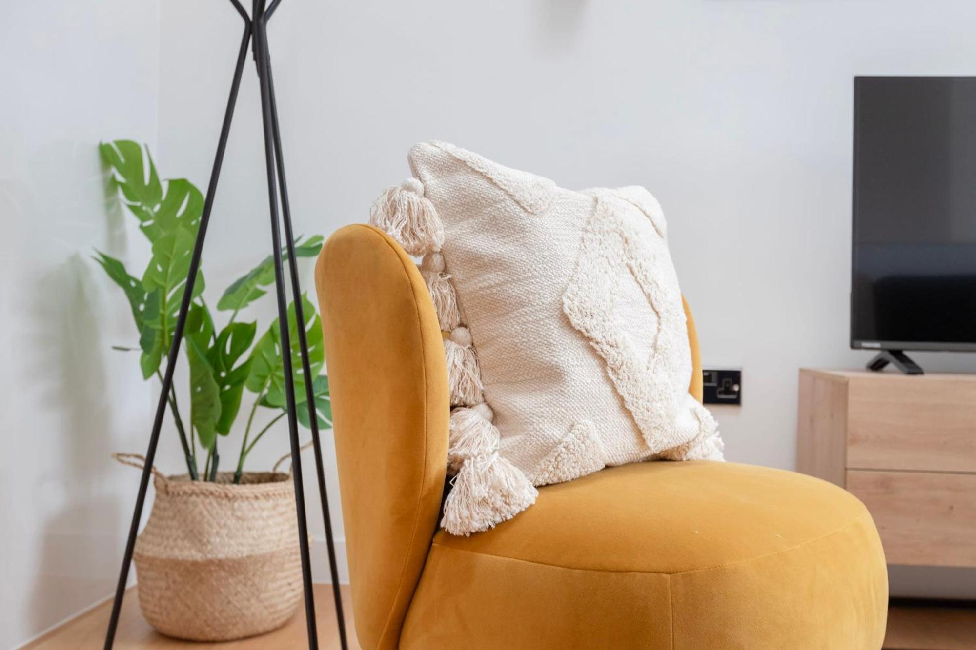 Fitzrovia & Soho - 2Br With Balcony - Cityapartmentstay Londyn Zewnętrze zdjęcie