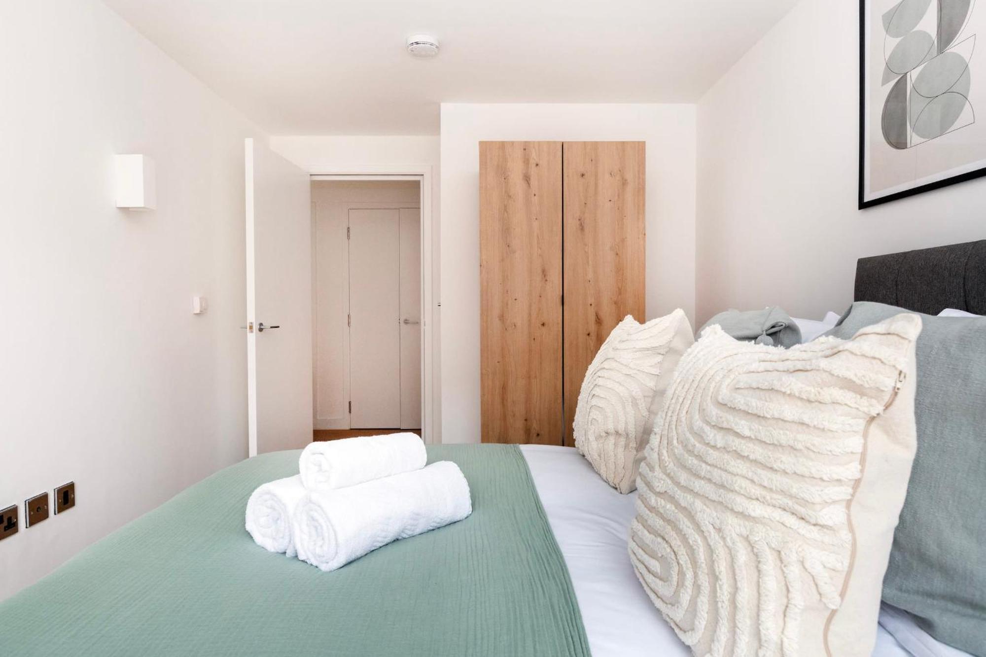 Fitzrovia & Soho - 2Br With Balcony - Cityapartmentstay Londyn Zewnętrze zdjęcie