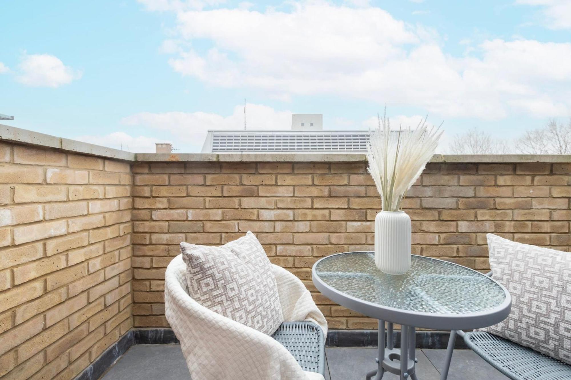 Fitzrovia & Soho - 2Br With Balcony - Cityapartmentstay Londyn Zewnętrze zdjęcie