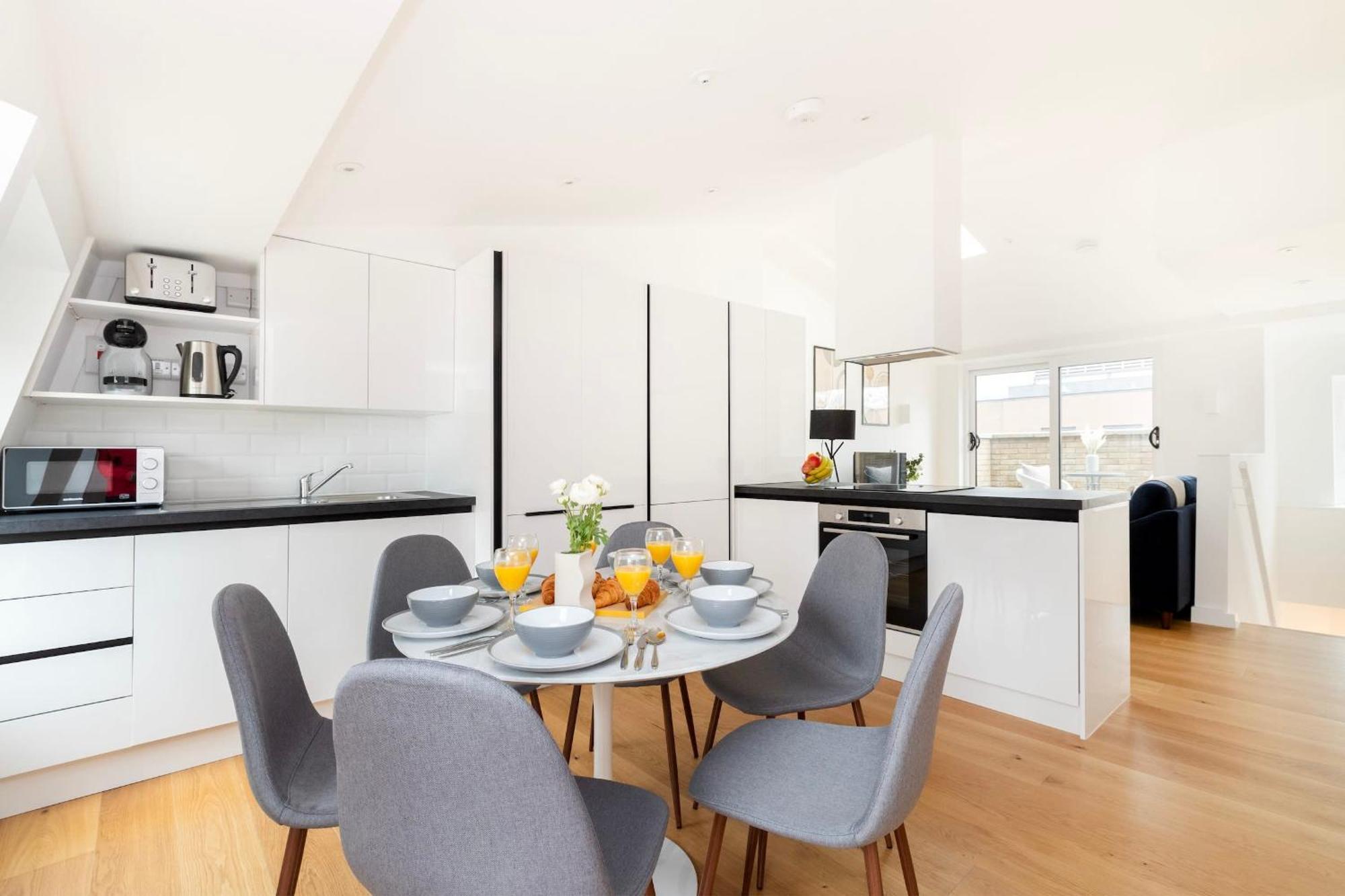 Fitzrovia & Soho - 2Br With Balcony - Cityapartmentstay Londyn Zewnętrze zdjęcie